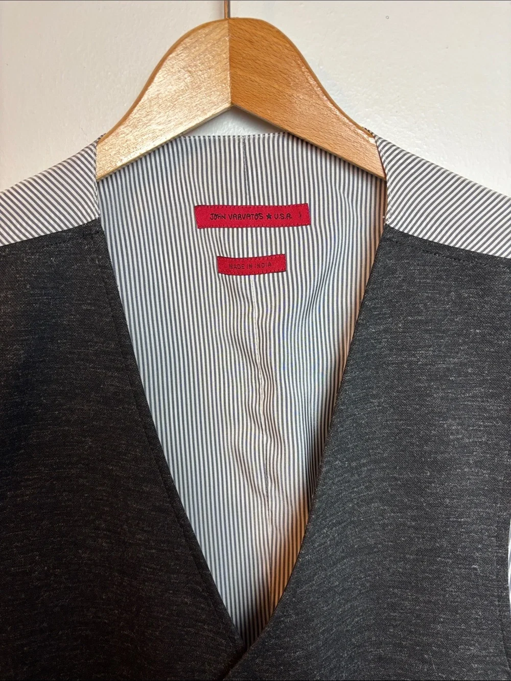 John Varvatos USA Men’s Large Pinstripe Gray Waistcoat‎ Vest Tailored Formal